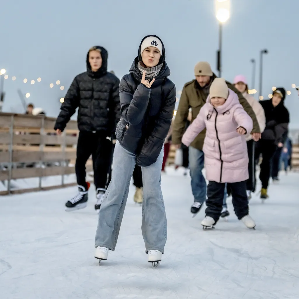 Музыкальный хит-парад на катке 7 января